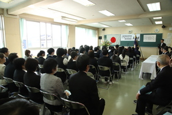 ③